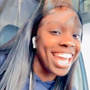 Meet your Posher, Cee